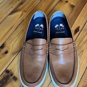 Cole Haan men’s shoes seize 10 in very good condition.